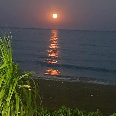 فيلة Seafront House *