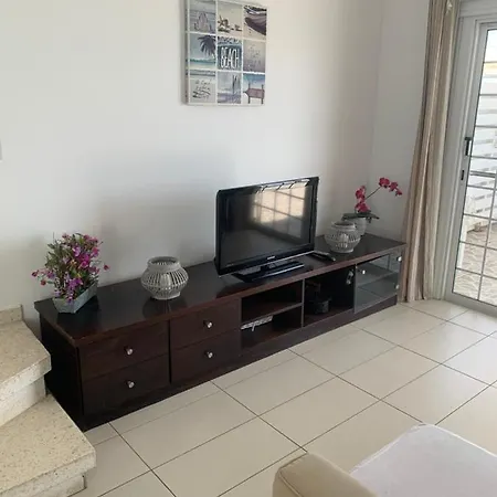 Seafront House Meneou