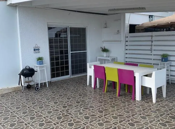 Seafront House ヴィラ Meneou